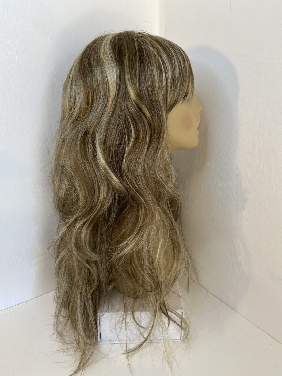 Blonde long wavy highlighted wig. Bllw746