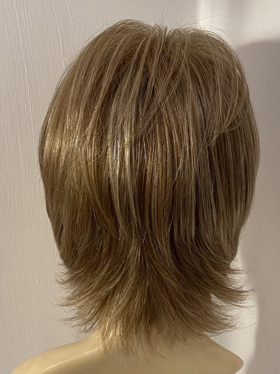 Light brown/Blonde Rene of Paris collection wig. Blms5172