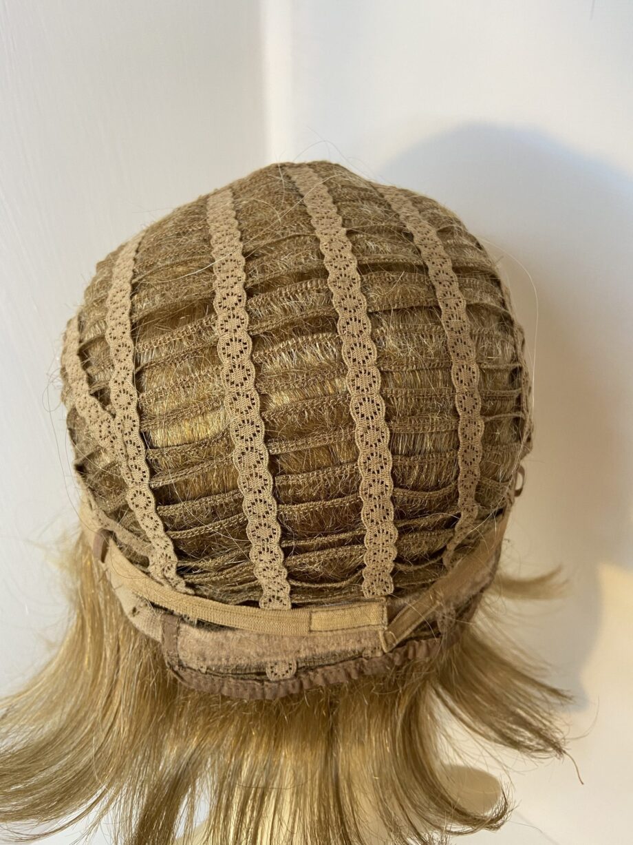 Blonde mid length wig. Blms737