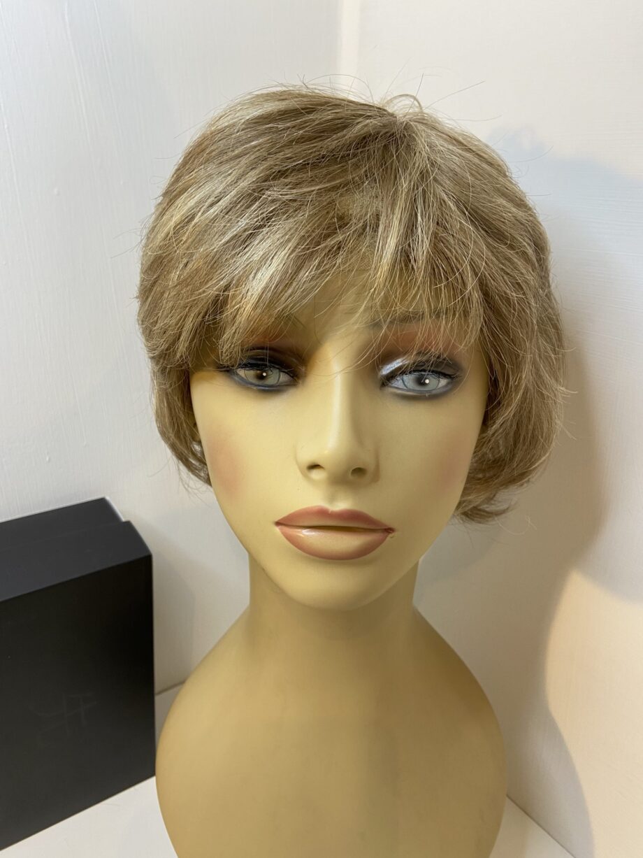 Sentoo premium collection blonde wig. Bblsw273