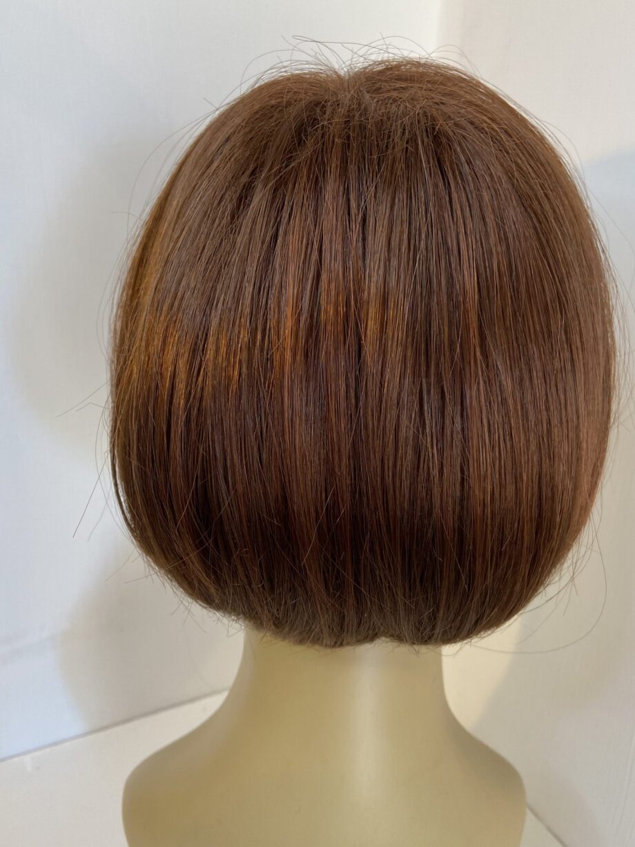 Mid length auburn wig. Brms743