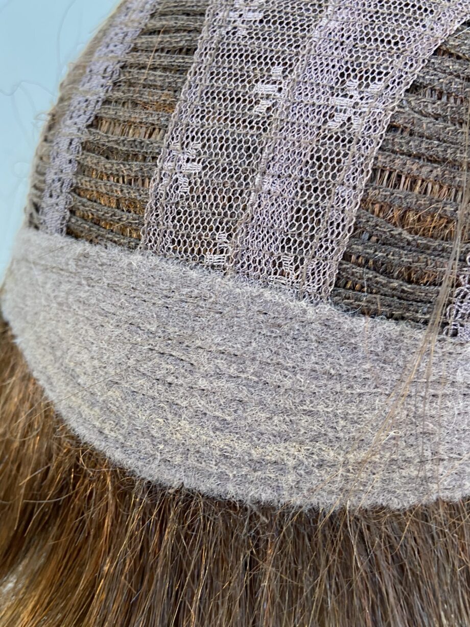 Mid length auburn wig. Brms743