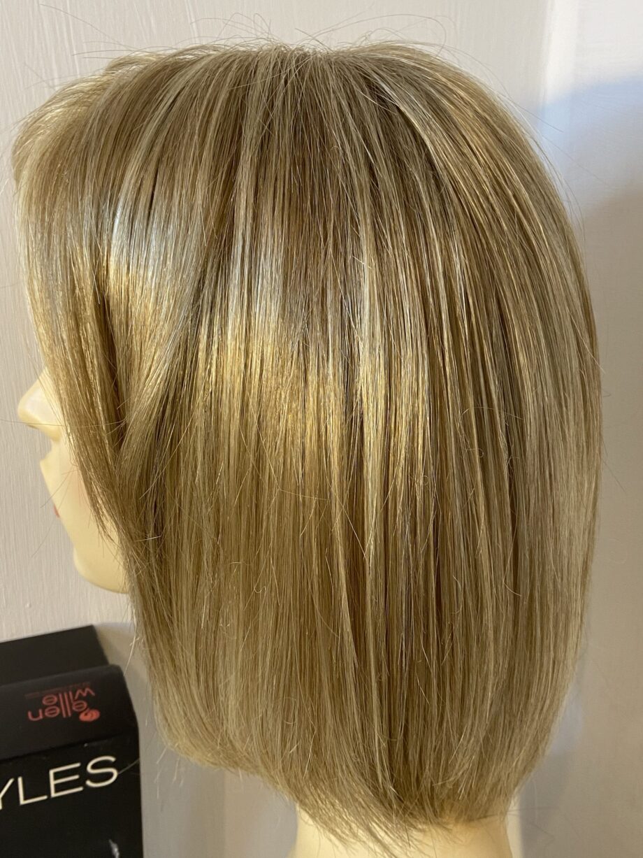 Blonde champagne mix wig. Bblms275
