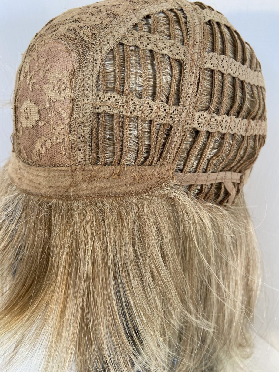 Very long blonde stylish wig. Blls745