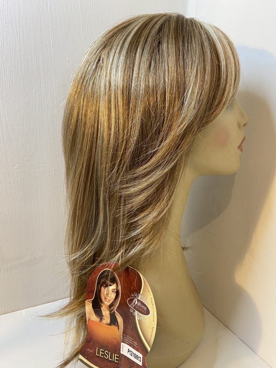 New blonde highlighted long wig. Blls739