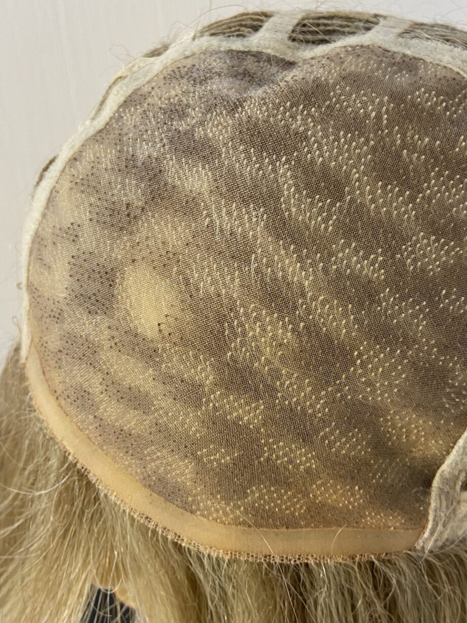 Blonde champagne mix wig. Bblms275