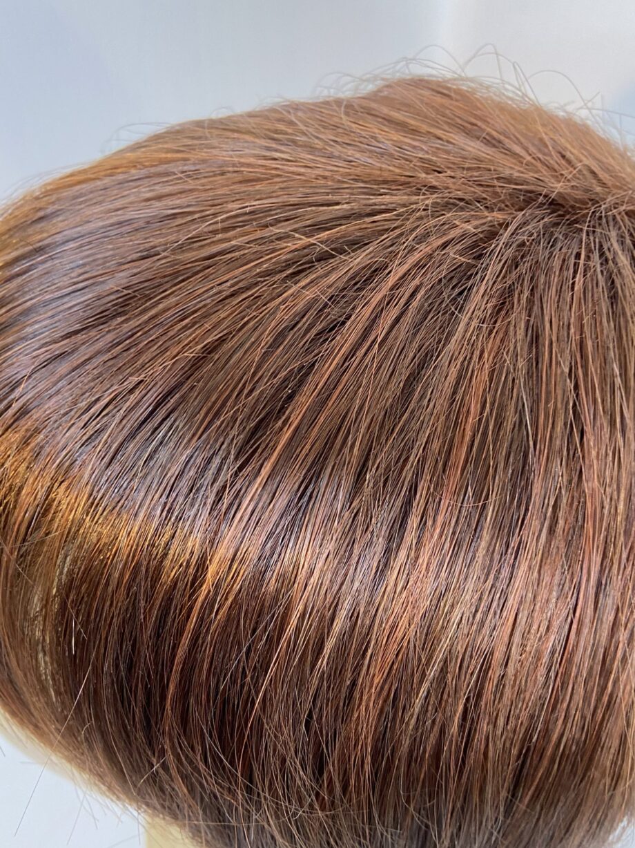 Mid length auburn wig. Brms743
