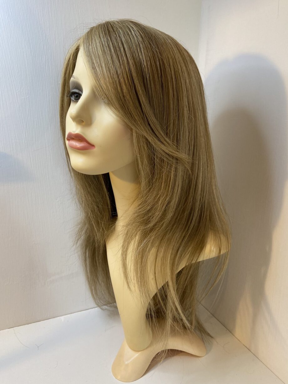 Stunning long blonde wig. Blls738