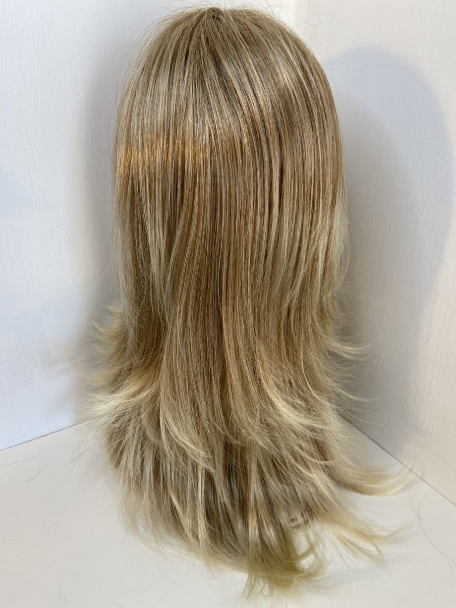 Very long blonde stylish wig. Blls745