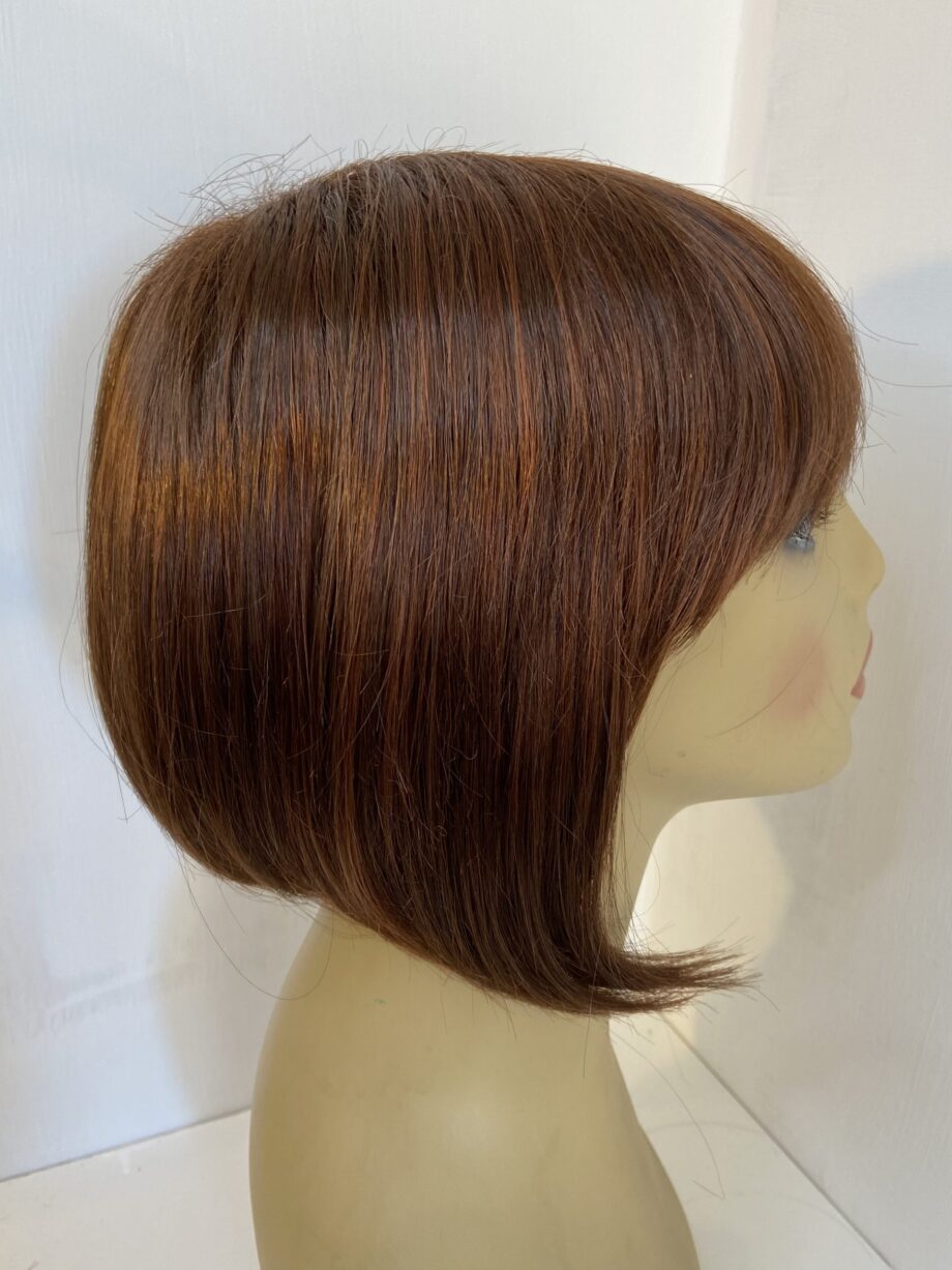 Mid length auburn wig. Brms743