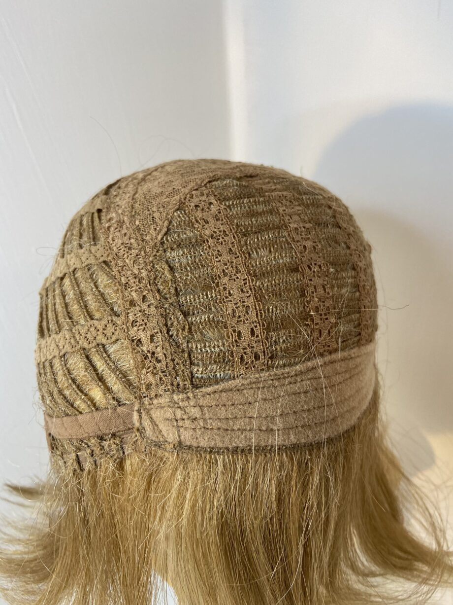 Blonde mid length wig. Blms737
