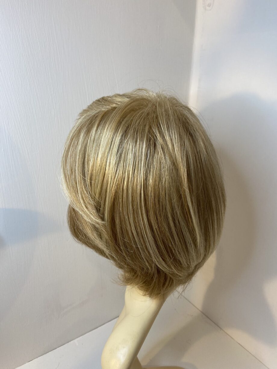 Blonde mid length wig. Blms737