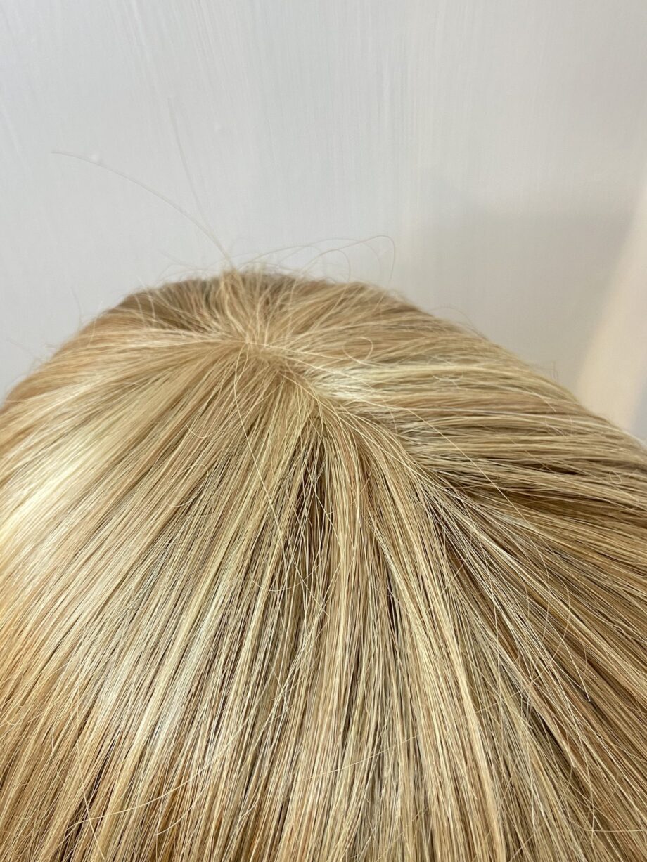 Blonde mid length wig. Bblms276