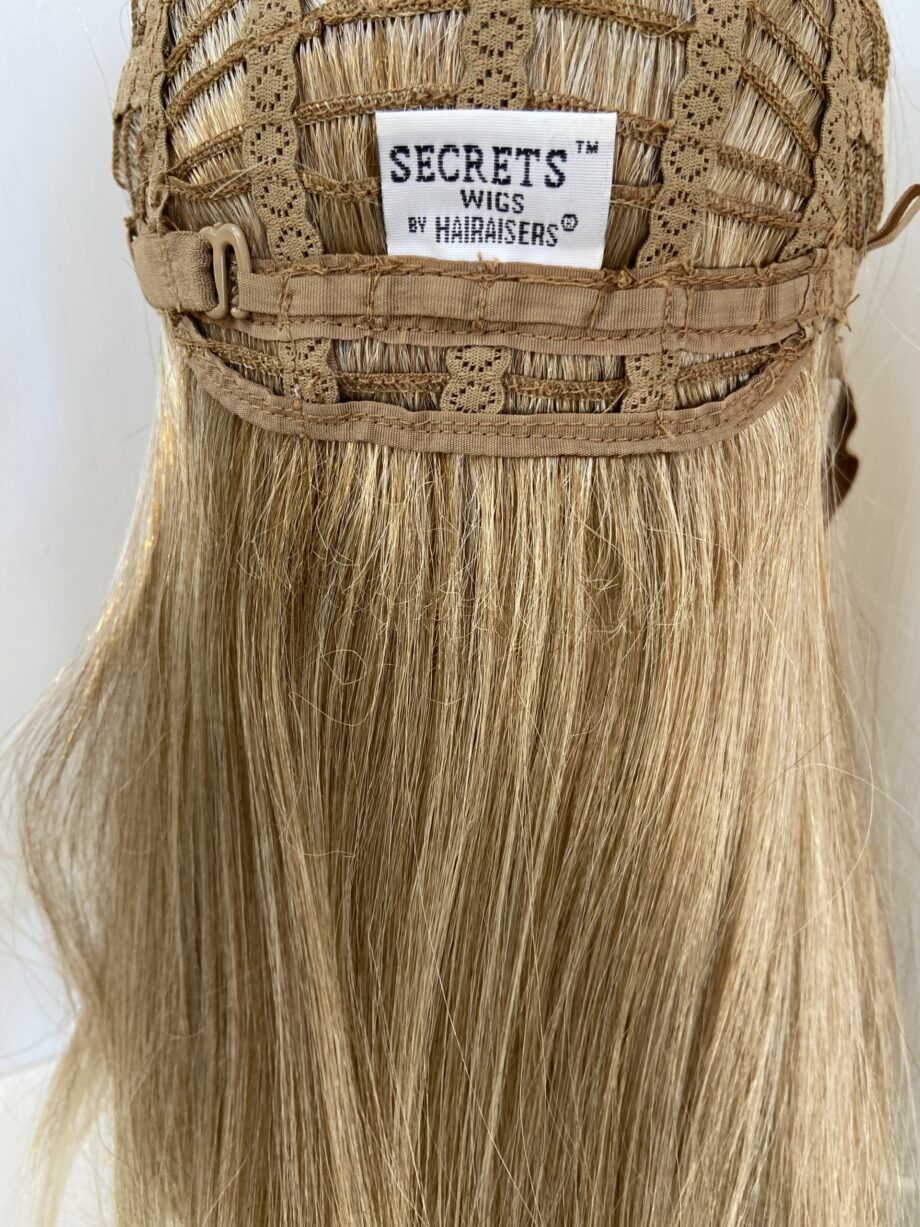 Very long blonde stylish wig. Blls745