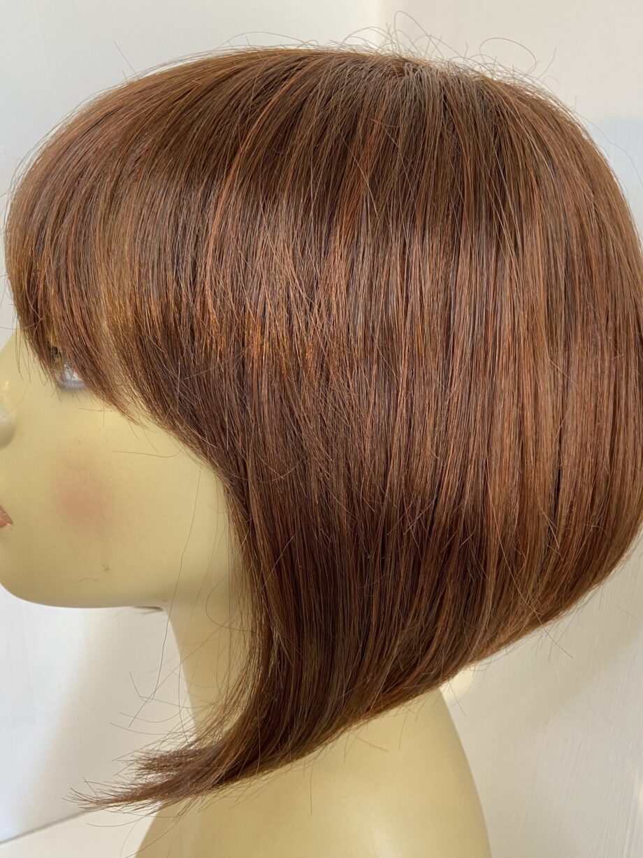 Mid length auburn wig. Brms743