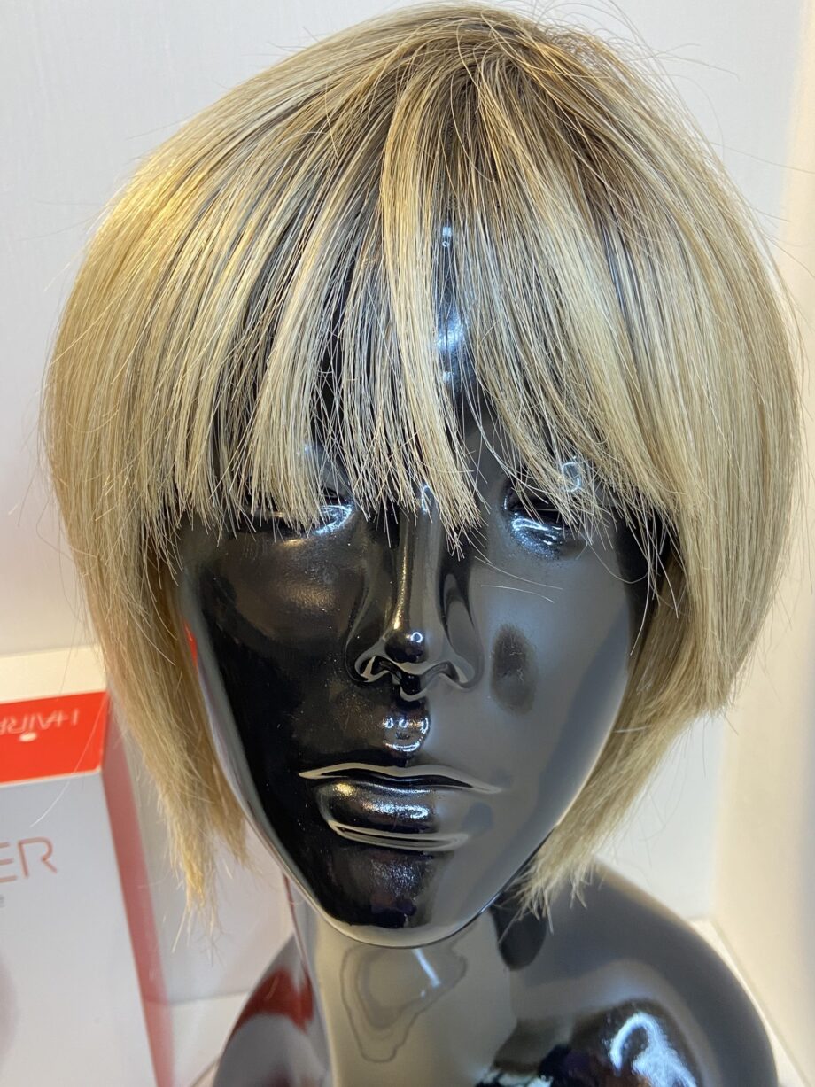 Beautiful rooted blonde wig. Bblms286