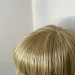 Light blonde shiny wig. Blms5174