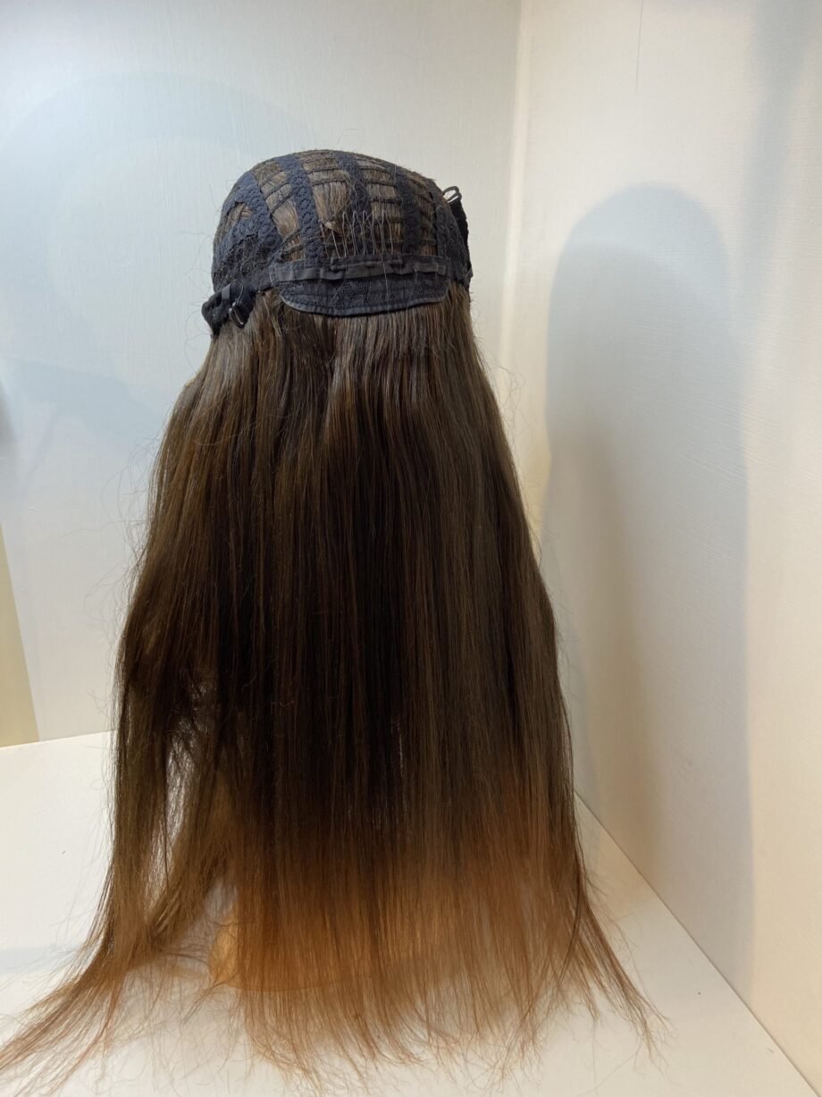 Very long brown wig. Brls5156