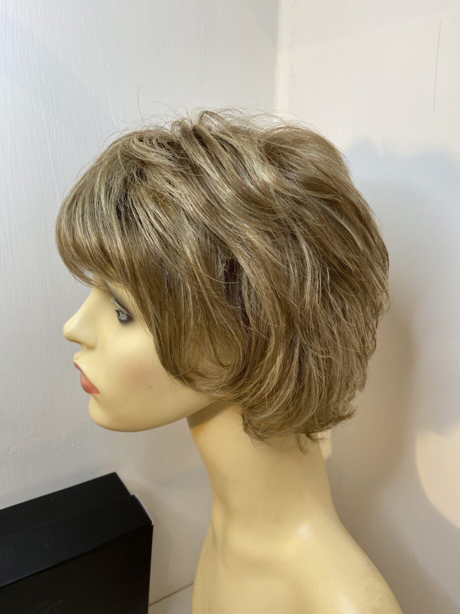 Sentoo collection premium wig. Blonde short. Bblsw271