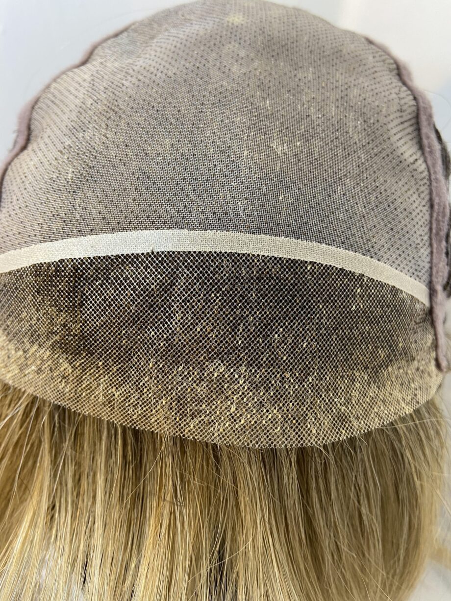 Blonde highlighted rooted wig. Bblms283