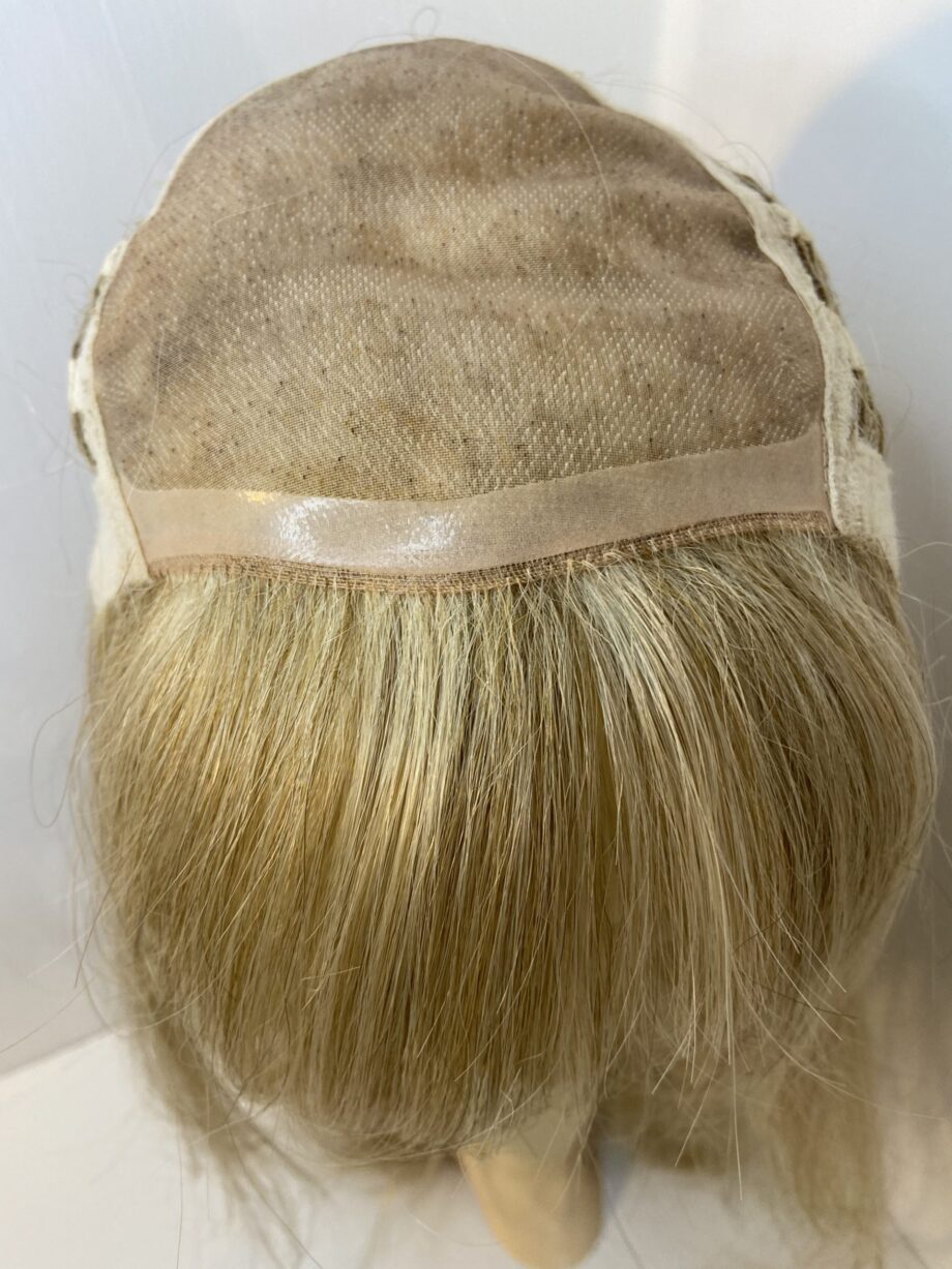 Extra long blonde wig. Blls8022