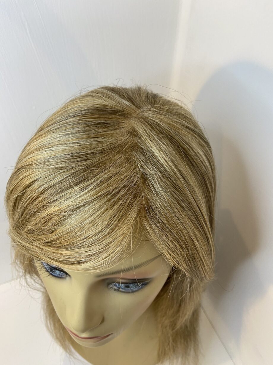 Very long blonde highlighted  wig. Blls8024