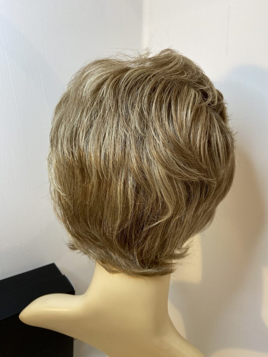 Sentoo collection premium wig. Blonde short. Bblsw271