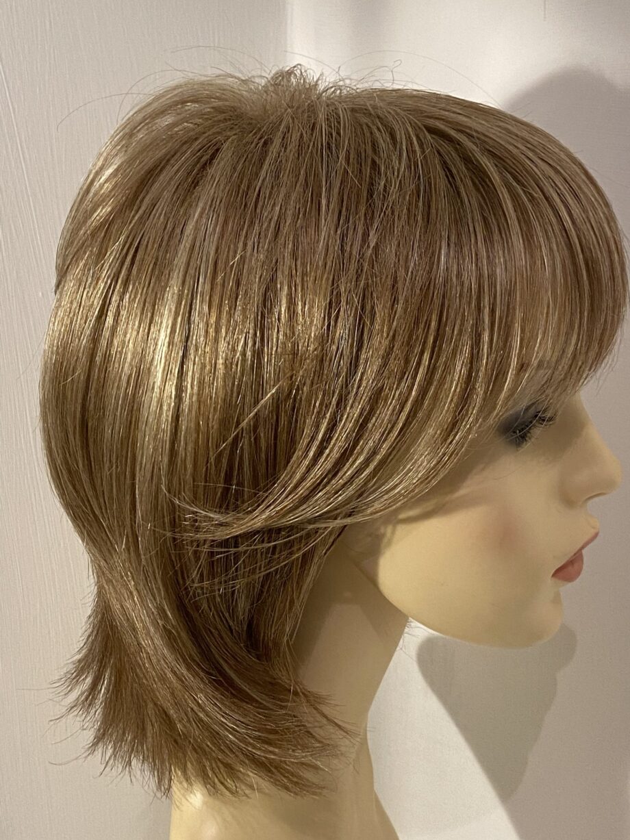 Light brown/Blonde Rene of Paris collection wig. Blms5172