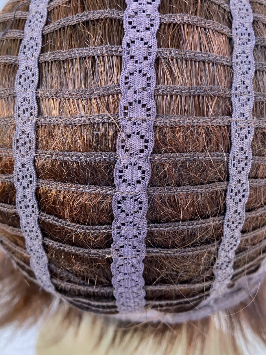 Mid length auburn wig. Brms743