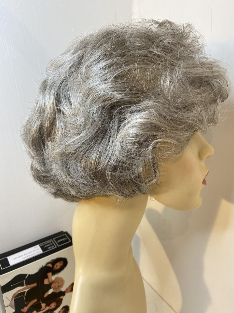 Nice & easy silver thread wig. Bgsc270