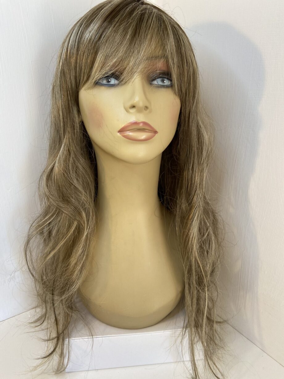 Blonde long wavy highlighted wig. Bllw746