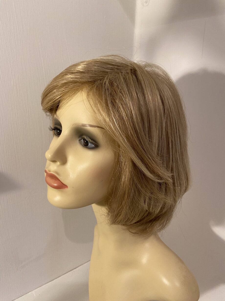 Blonde mid length wig. Blms737
