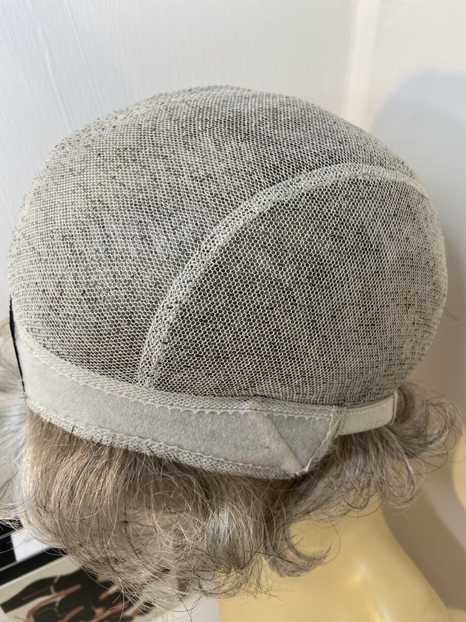 Nice & easy silver thread wig. Bgsc270