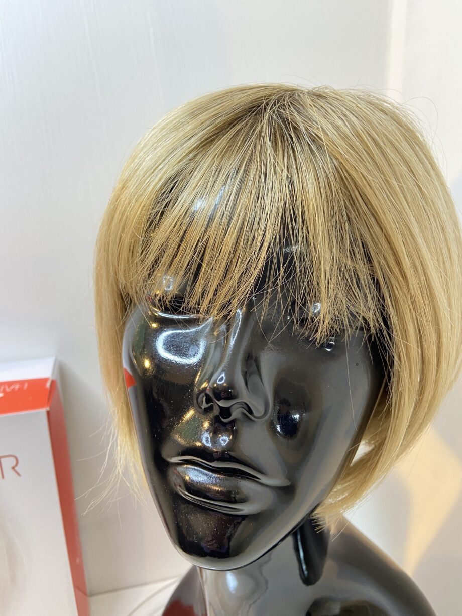 Blonde highlighted rooted wig. Bblms283