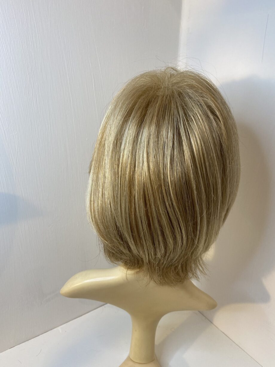 Blonde mid length wig. Blms737