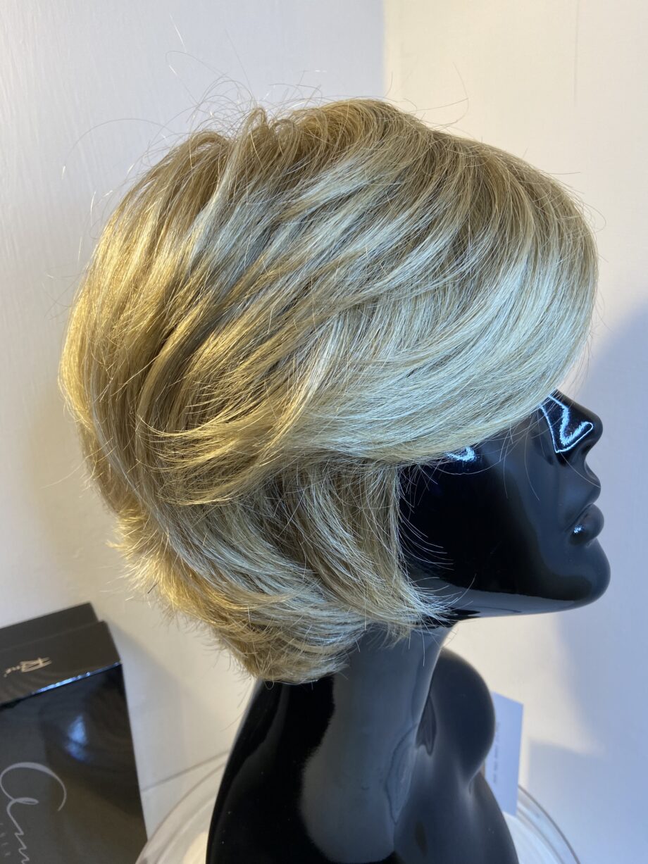 New blonde spring honey designer wig. Pplblss456