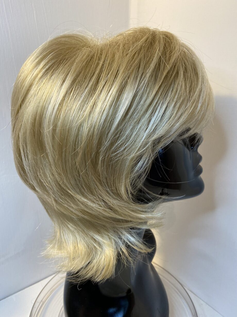 Mid length blonde Noriko wig. Blms750