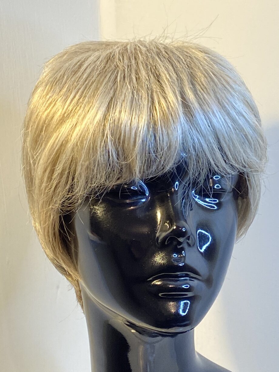 Silver warm grey short wig. Gss8033