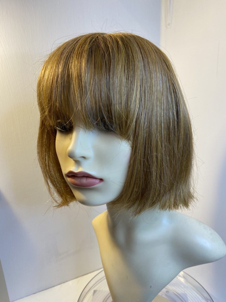 Reddish blonde stylish wig. Pplblms461