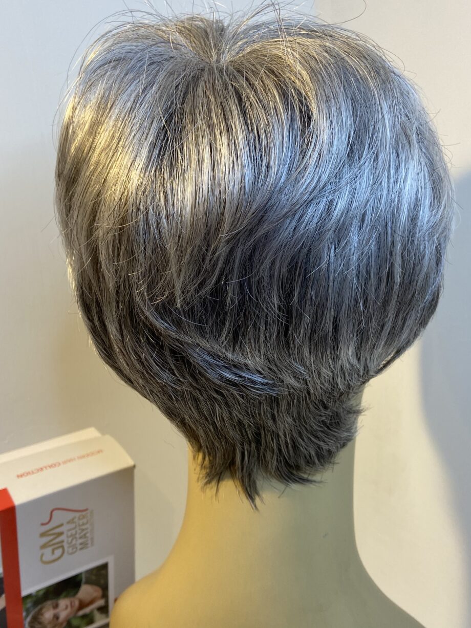 Light salt and pepper grey wig. Bgss221