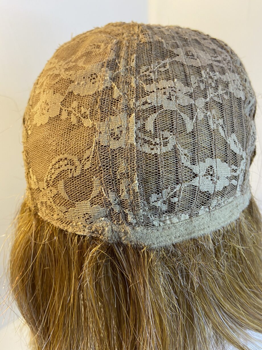 Reddish blonde stylish wig. Pplblms461