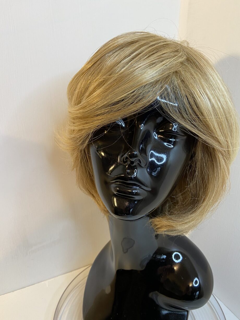 Mid length blonde wig. Blms599
