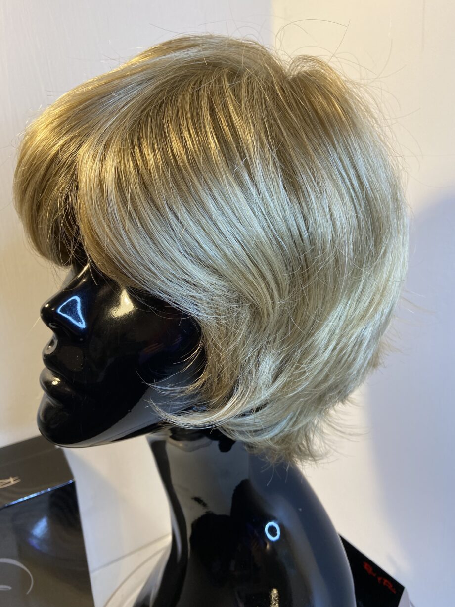 New blonde spring honey designer wig. Pplblss456