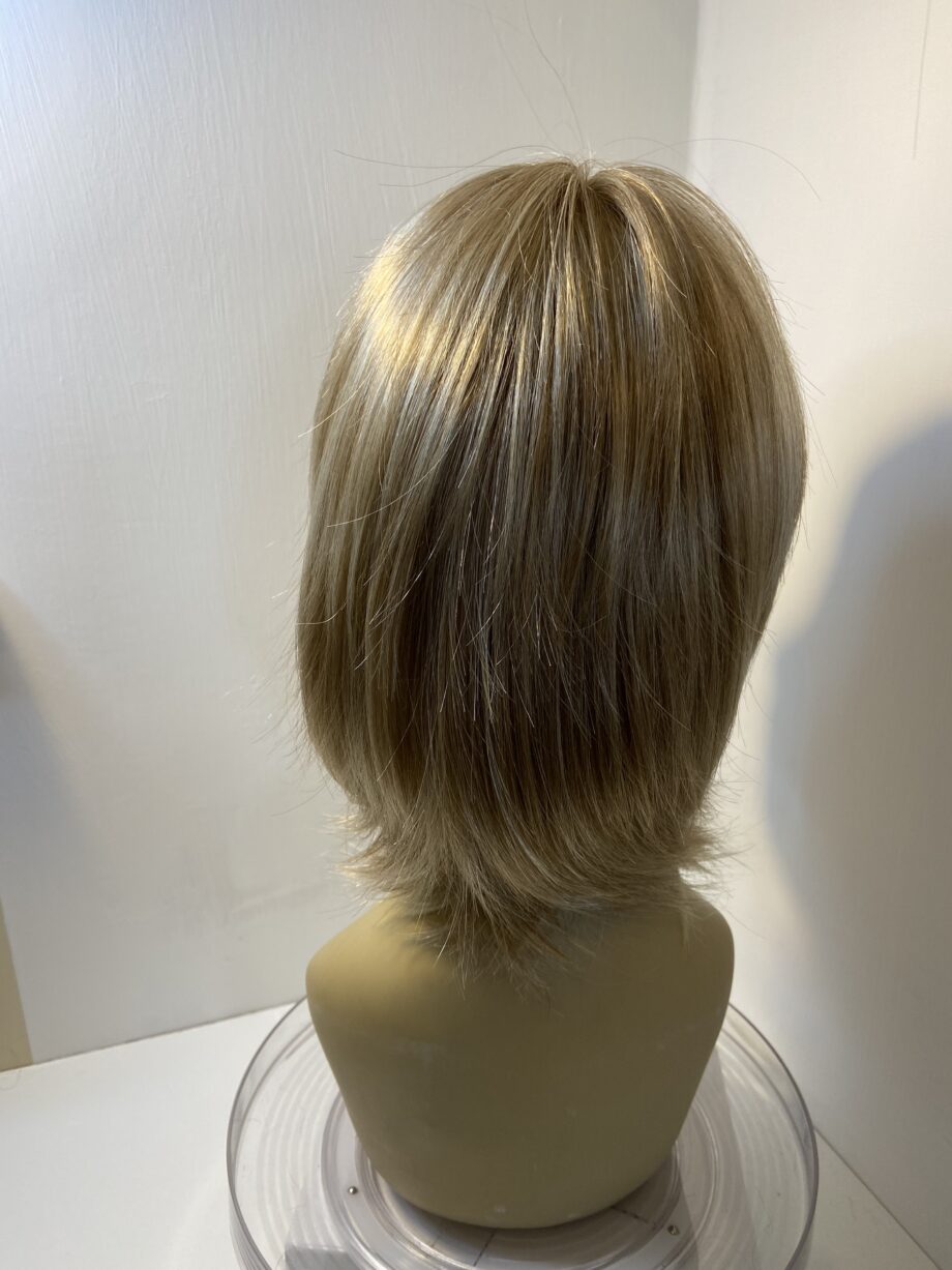 As new beautiful toni & guy blonde wig  blms766