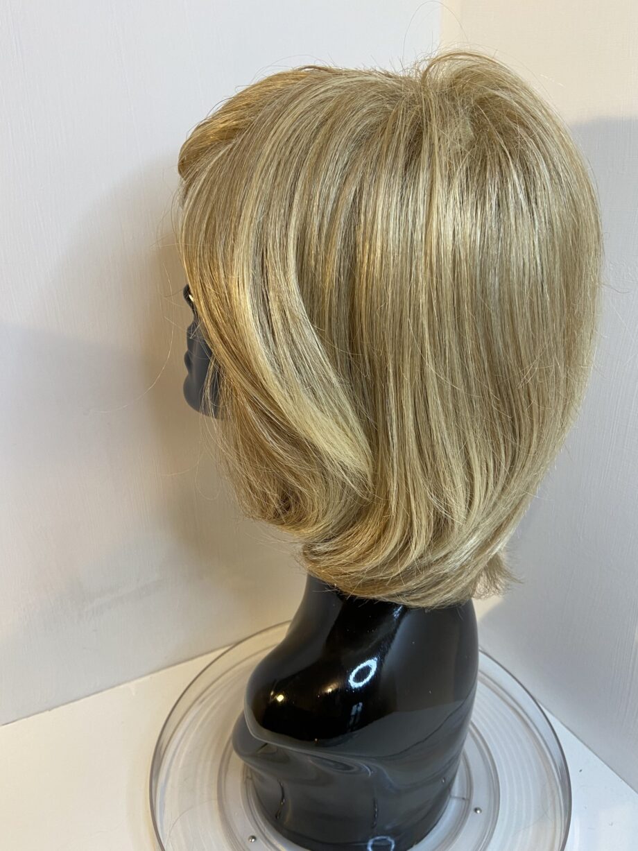 Mid length blonde wig. Blms599