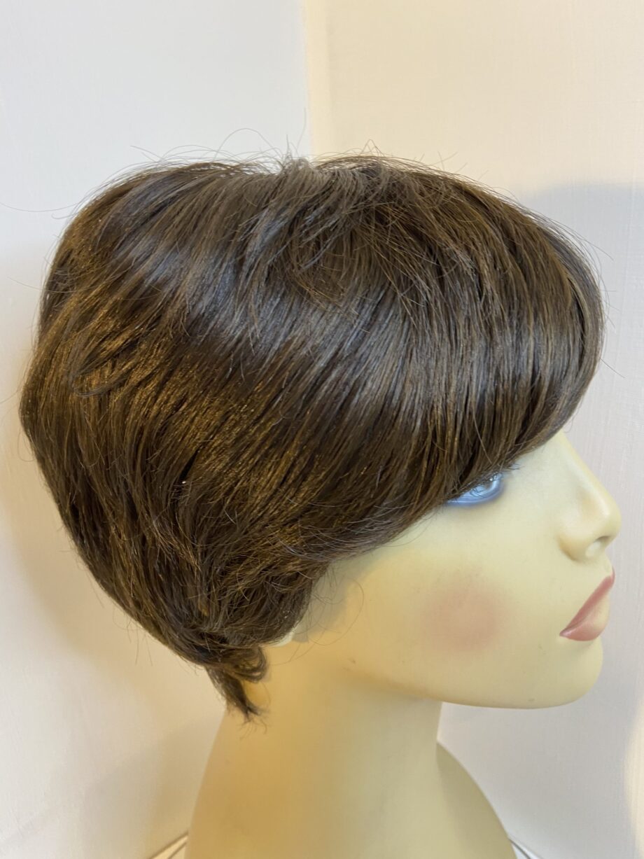 Dark brown short wig. Brss51