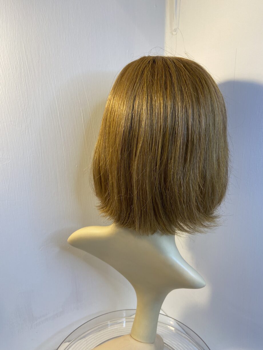 Reddish blonde stylish wig. Pplblms461