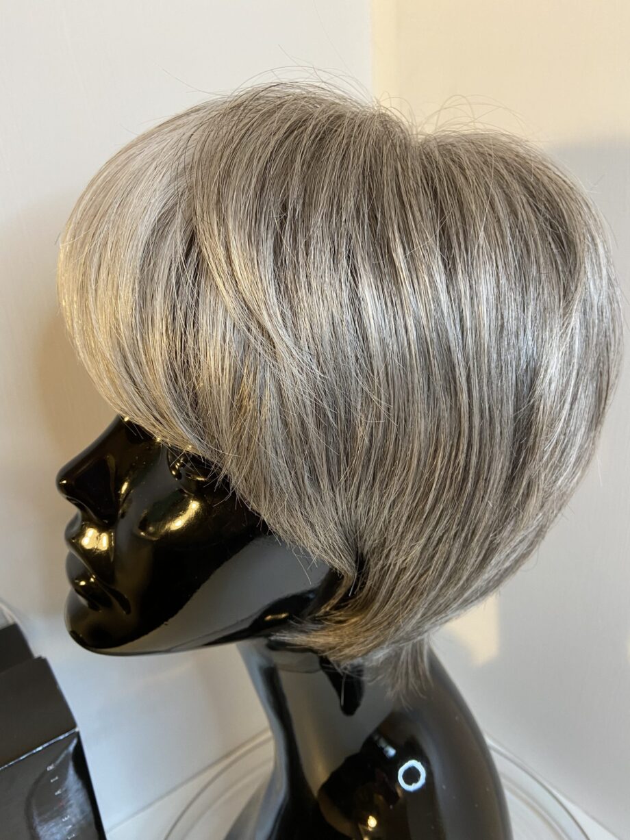 Silver stone short designer wig. Bgss292