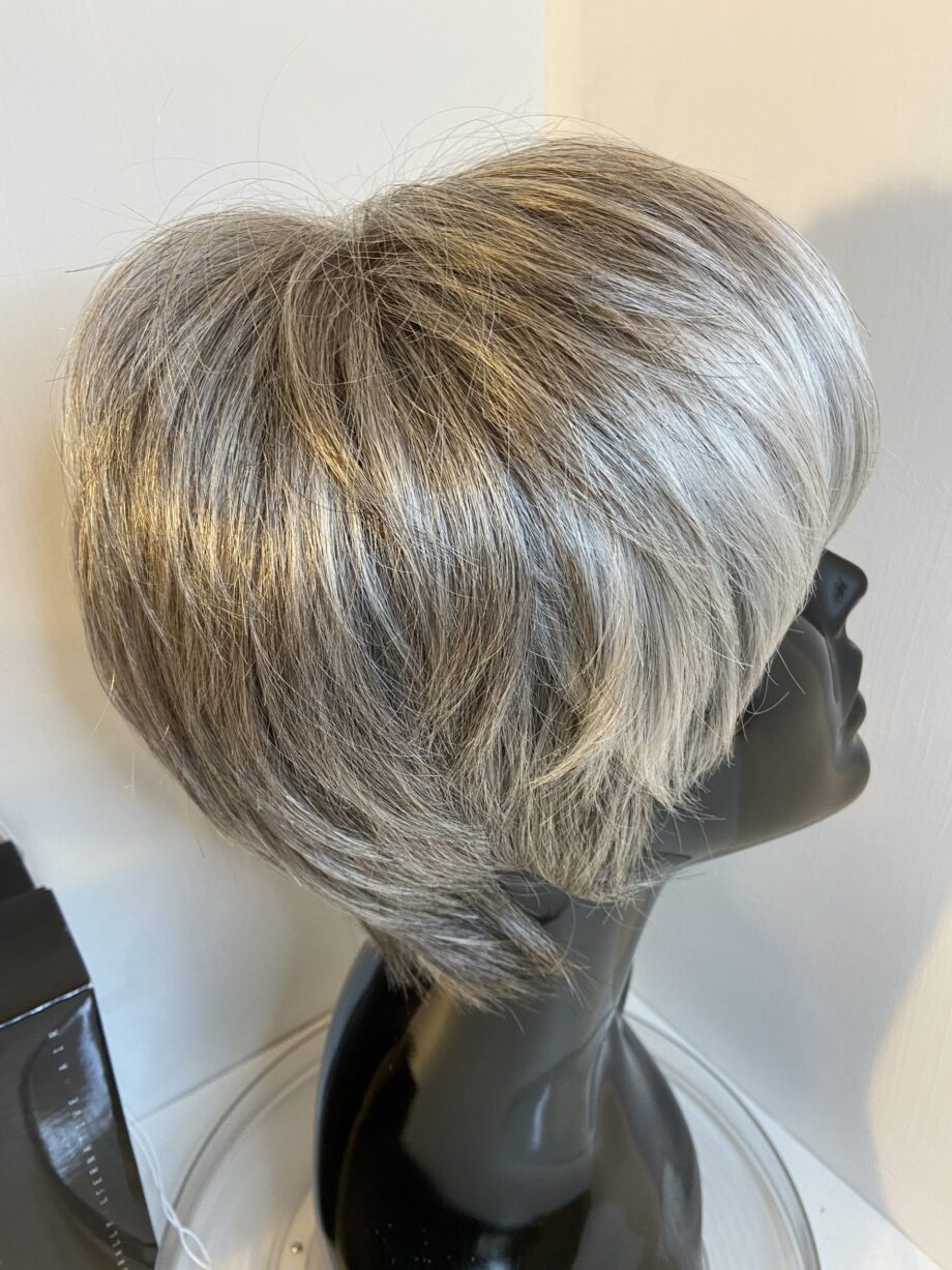 Silver stone short designer wig. Bgss292