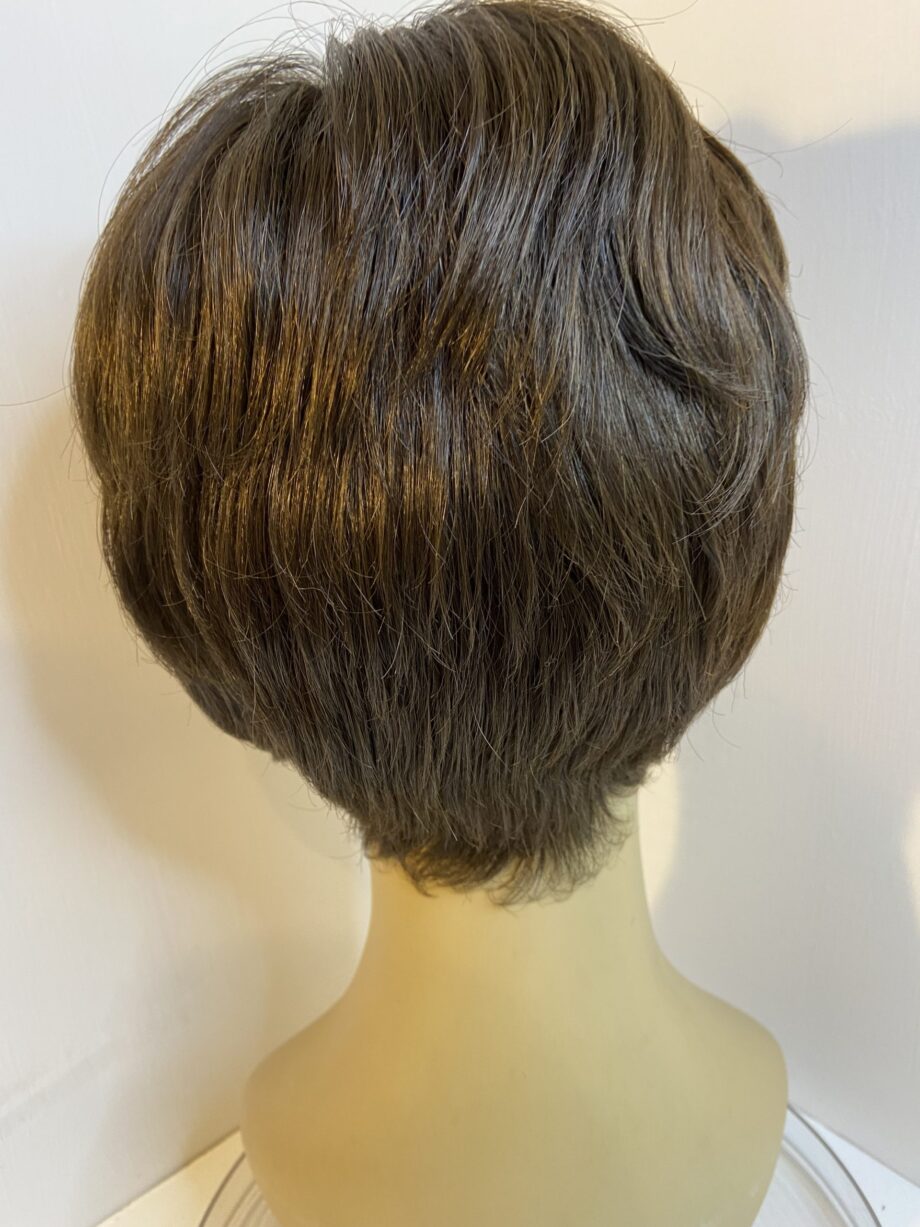 Dark brown short wig. Brss51
